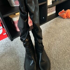 White Mountain Black Heeled Boots